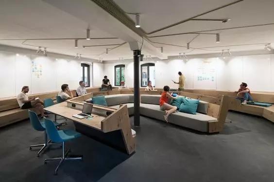 有這樣的會議室， 下班前突然開會 ，沒關(guān)系.....