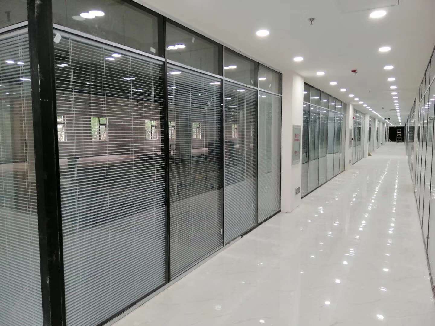 北京辦公室裝修玻璃隔斷的設(shè)計(jì)分析