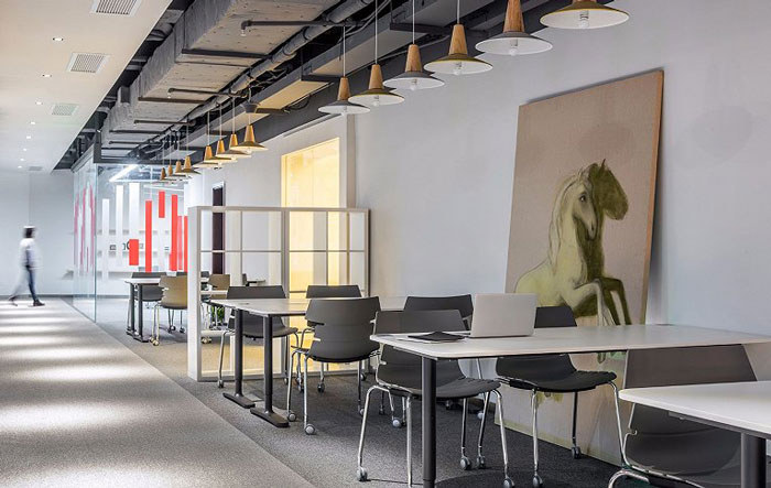 詳解北京創(chuàng)意辦公室寫字樓裝修設(shè)計(jì)有什么優(yōu)點(diǎn)？