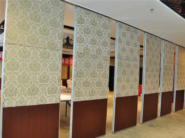  北京金視覺裝飾教你選擇活動(dòng)隔斷的技巧