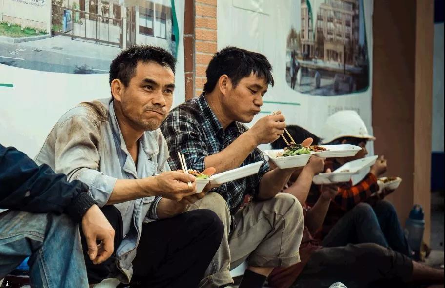 又馬上到年底了，我們做裝修的，一年能賺多少錢？