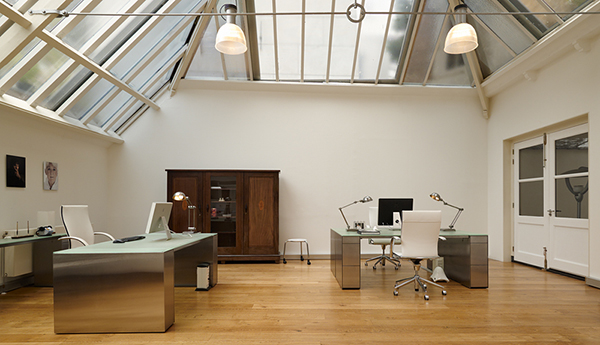 辦公室裝修中老板辦公室桌子選用什么材質比較好？